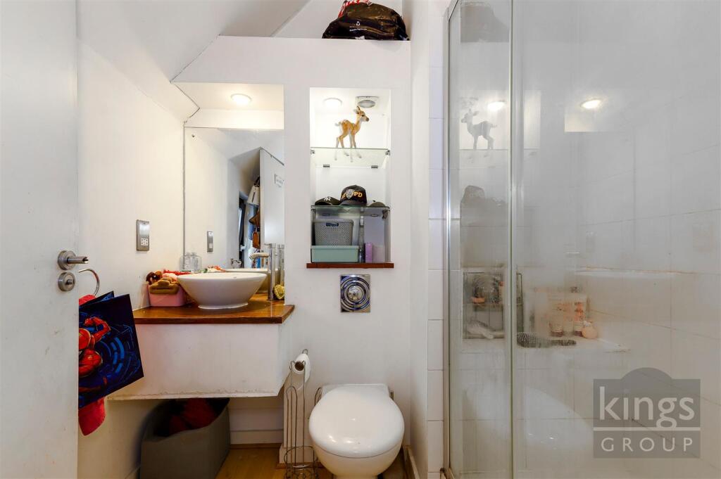 Bedroom two En suite.jpg