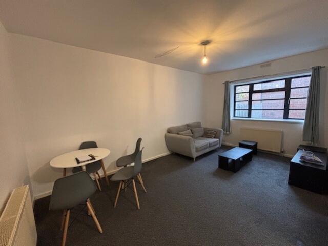 flat 7 Hull lounge