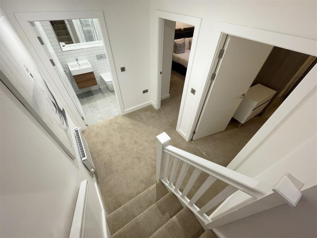 Stairs/Lower Level