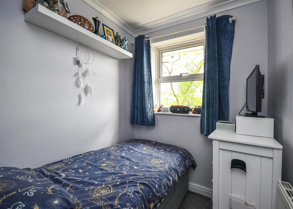 36 The Meadlands-Bedroom 3.jpg