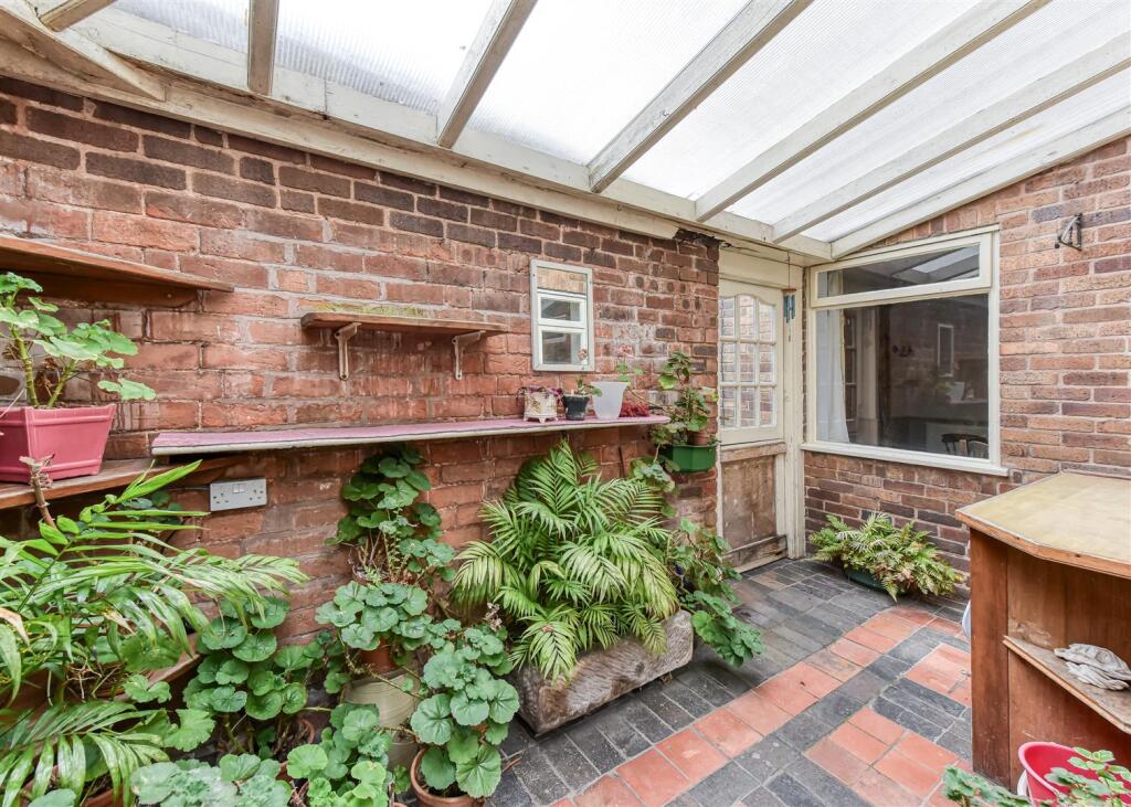 10 High Street-verandah2.jpg