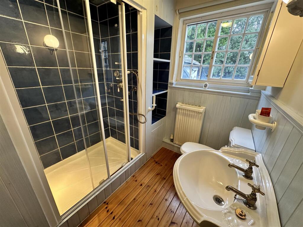 Shower Room.jpg