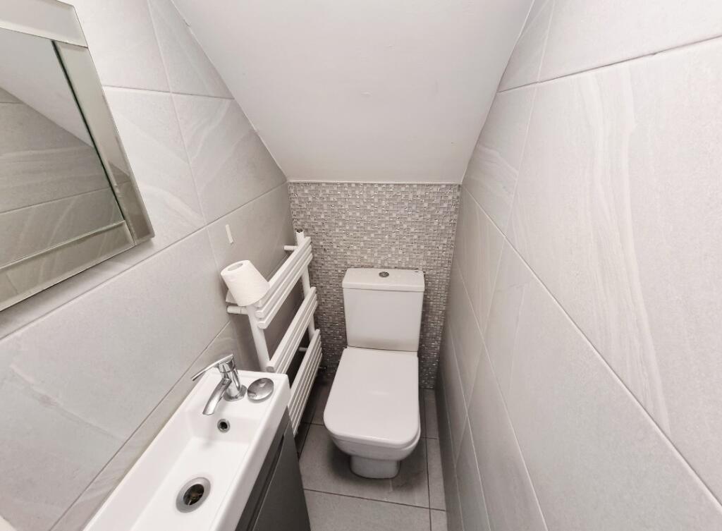 Cloakroom/wc