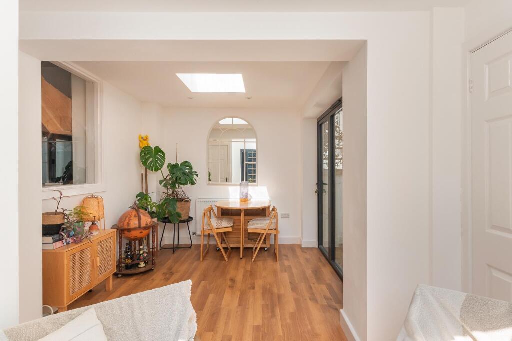 1S5L1CM - Dining Room D.jpg