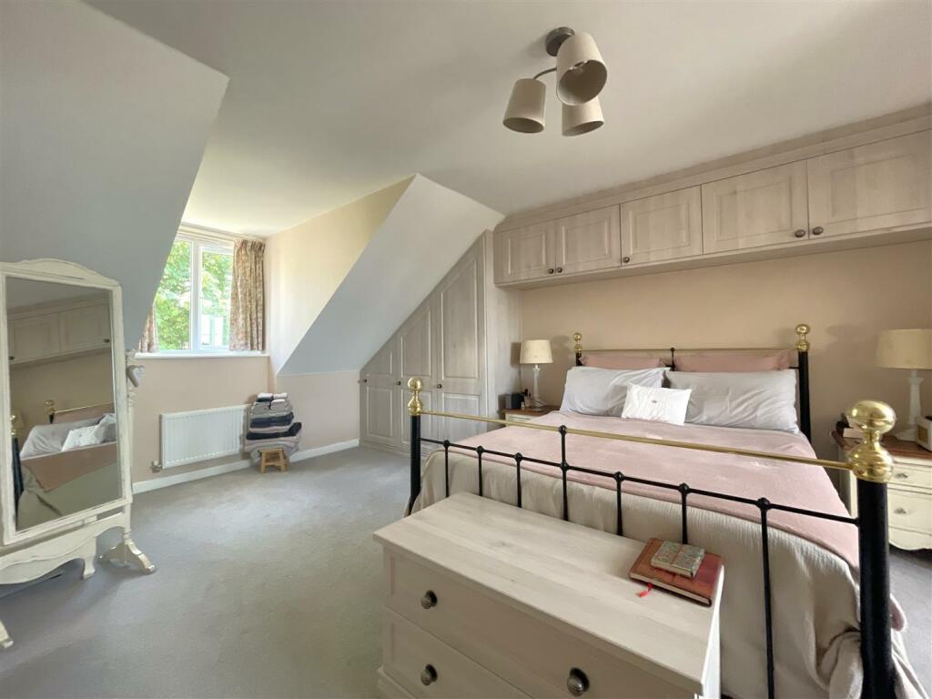 Bed 1.jpg
