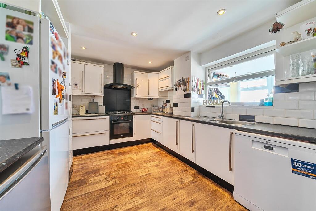 13 Wakeford Close, Nuneaton