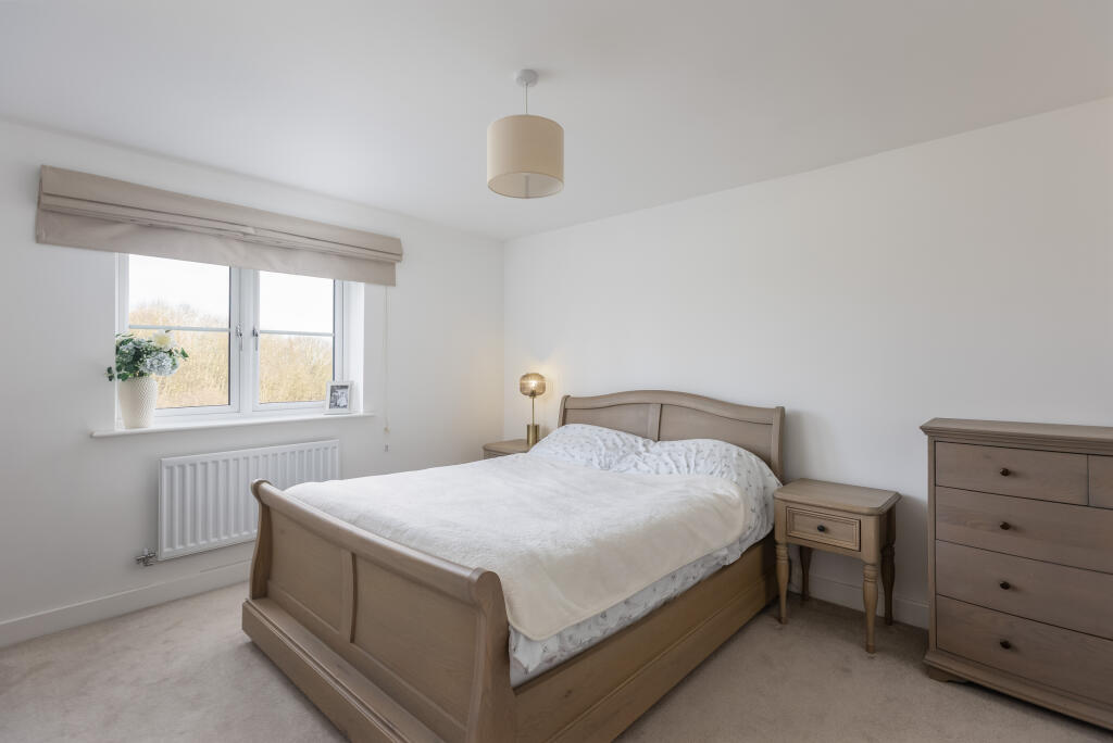 Laurel Court 25 Bedroom 1-1