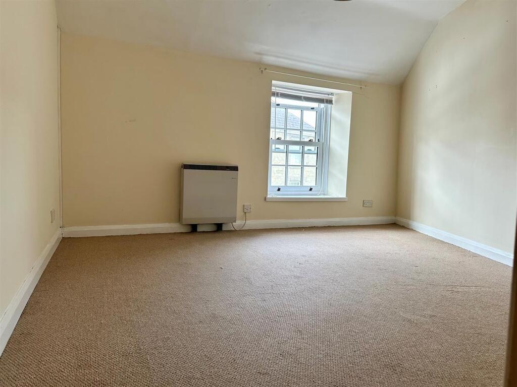 Bedroom 1.jpg
