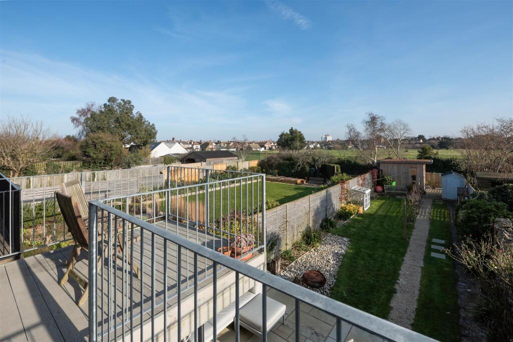 Island Wall, Whitstable