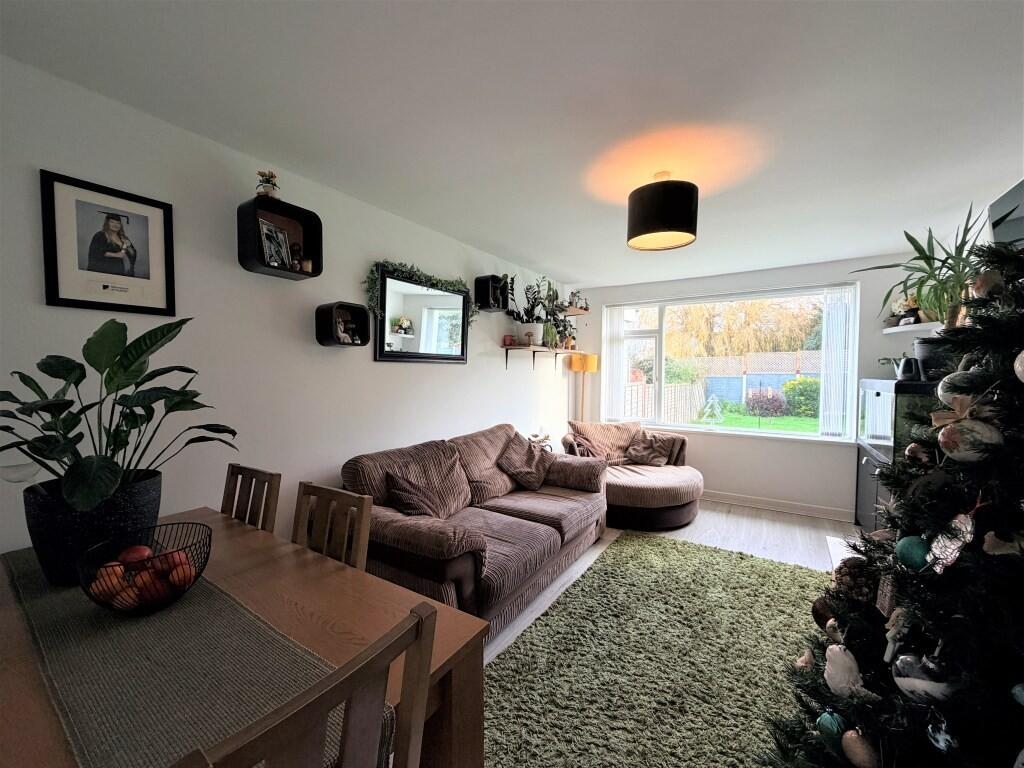 SITTING AND DININ...