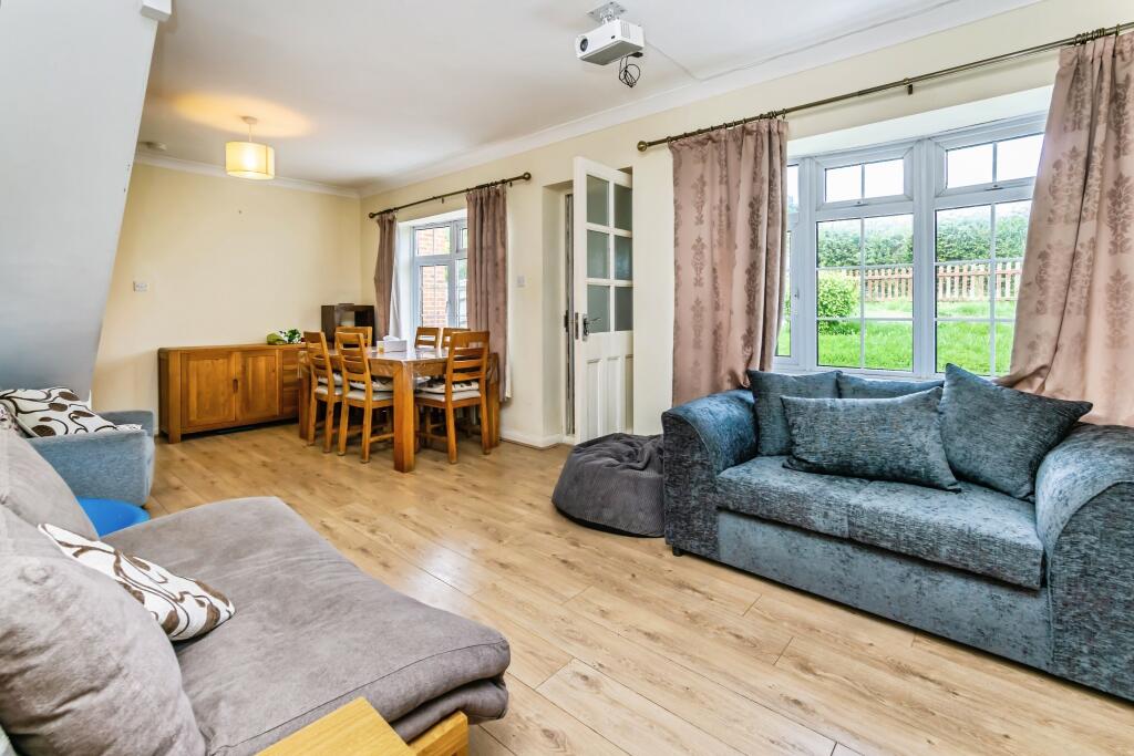 Lounge/dining area