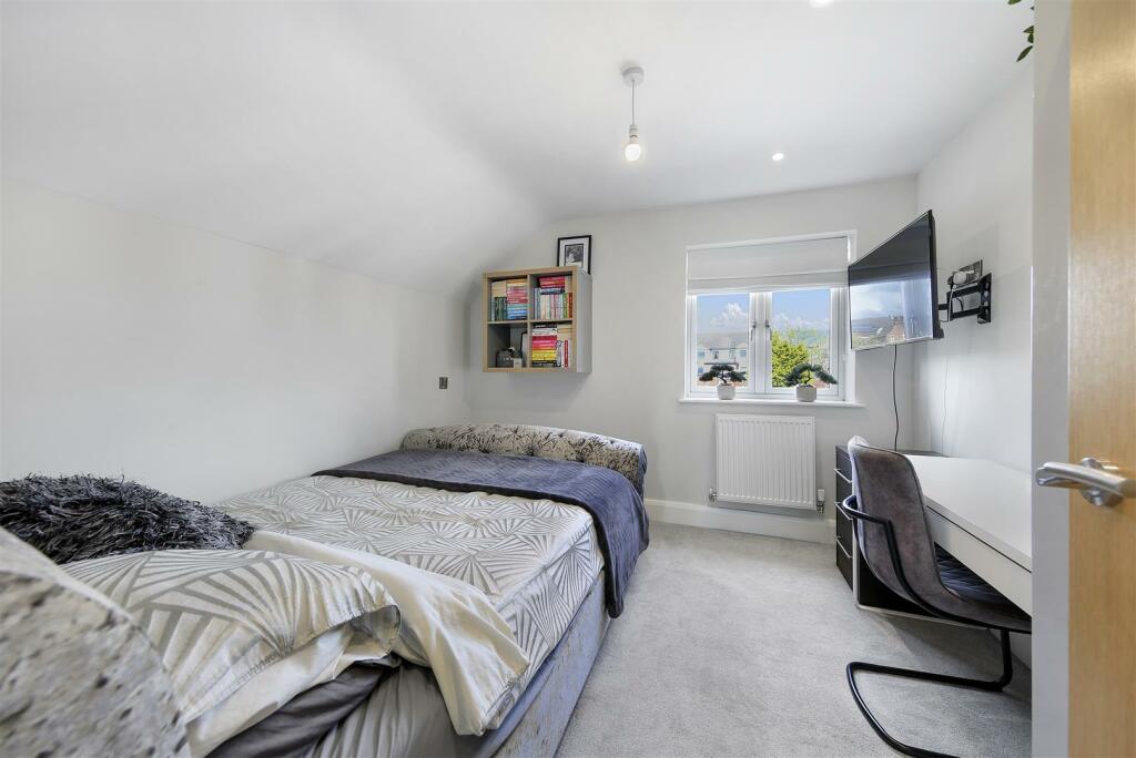 Bed3.jpg