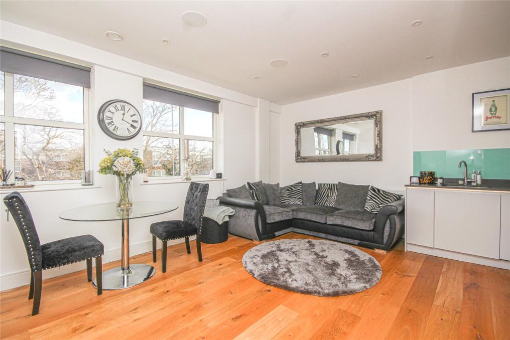 Living / Kitchen