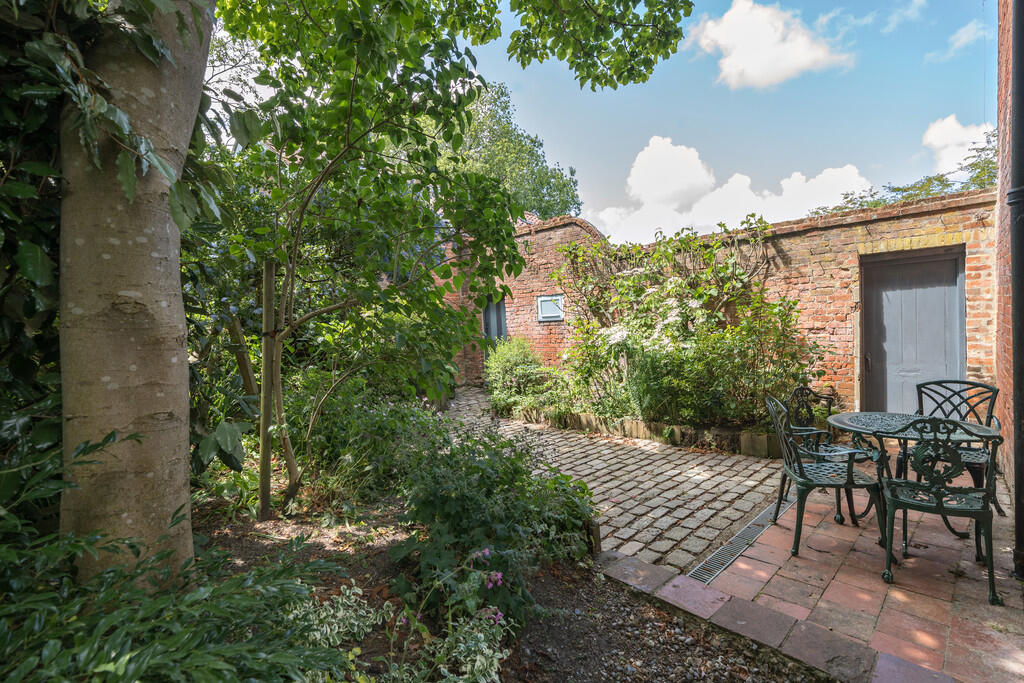 1294944-10-682f57...