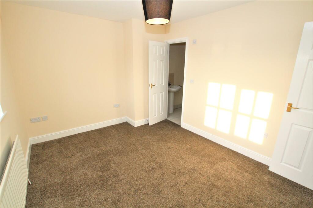 bedroom with ensuite.jpg