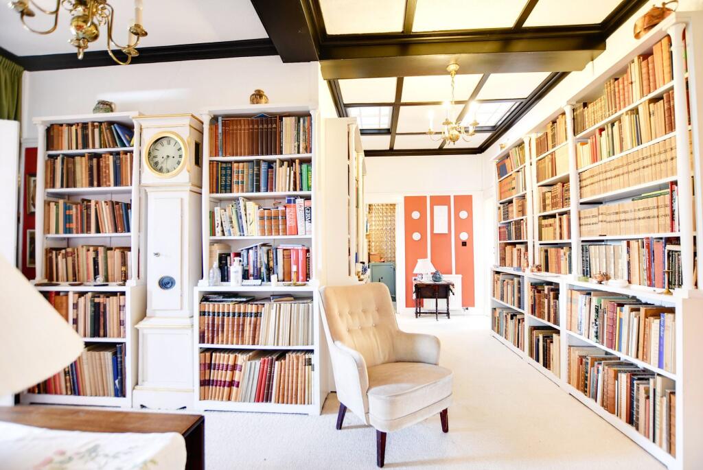 L-Shaped Entrance Hall