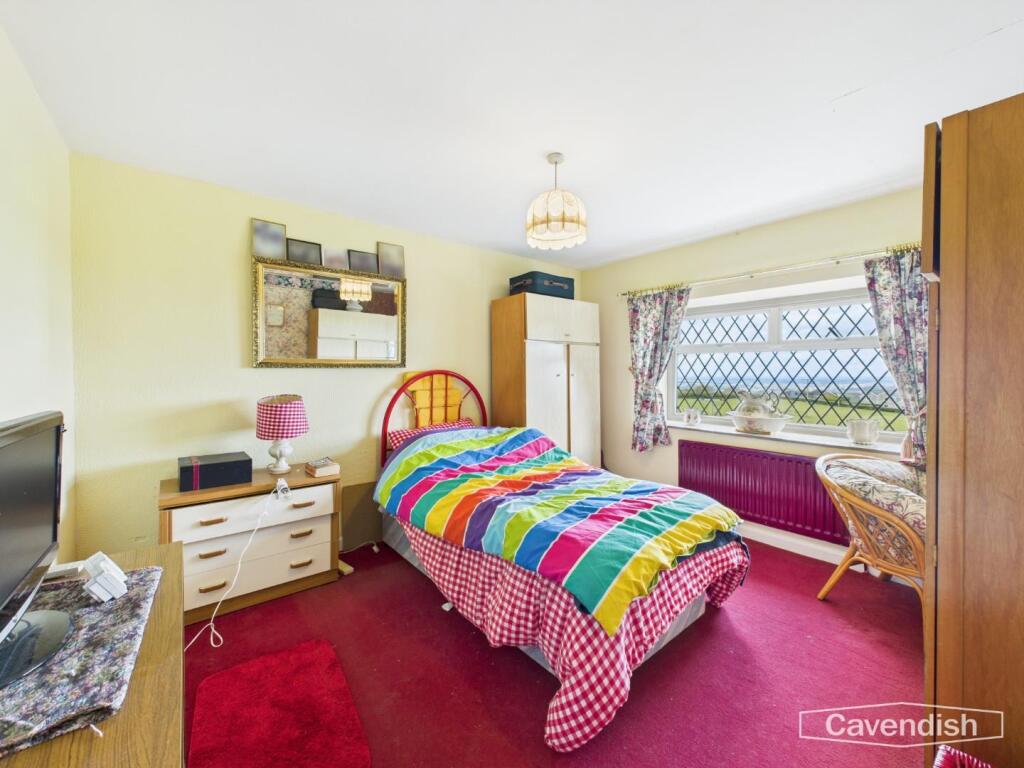 BEDROOM 2