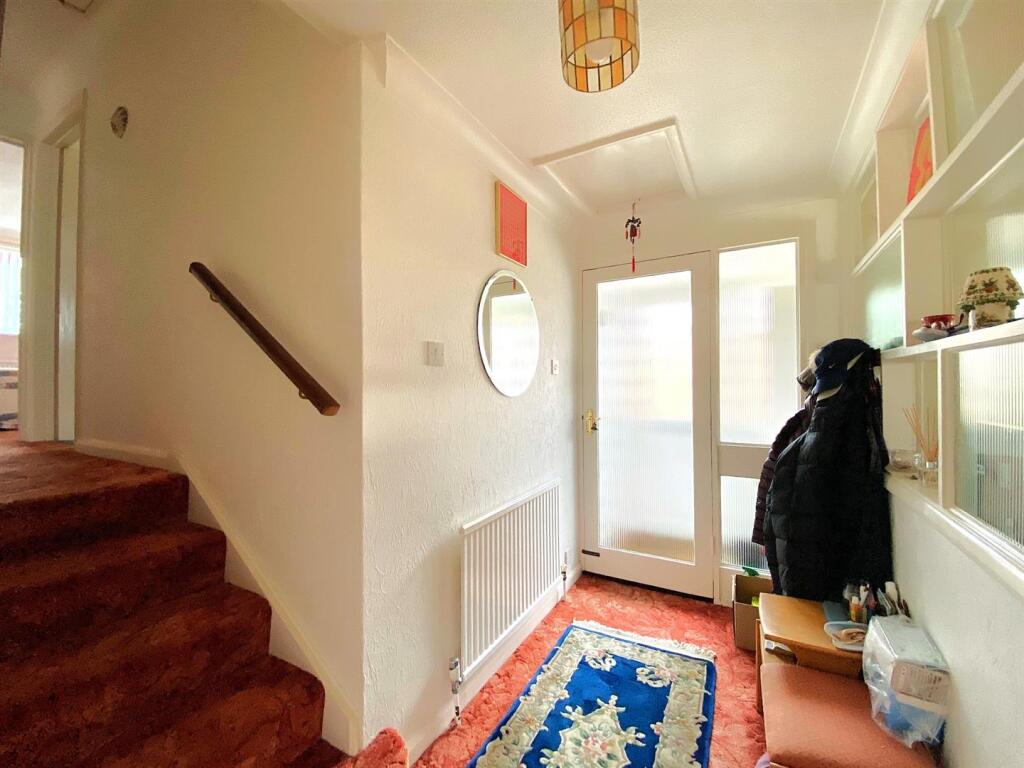 59 Links Drive - Hall.jpg