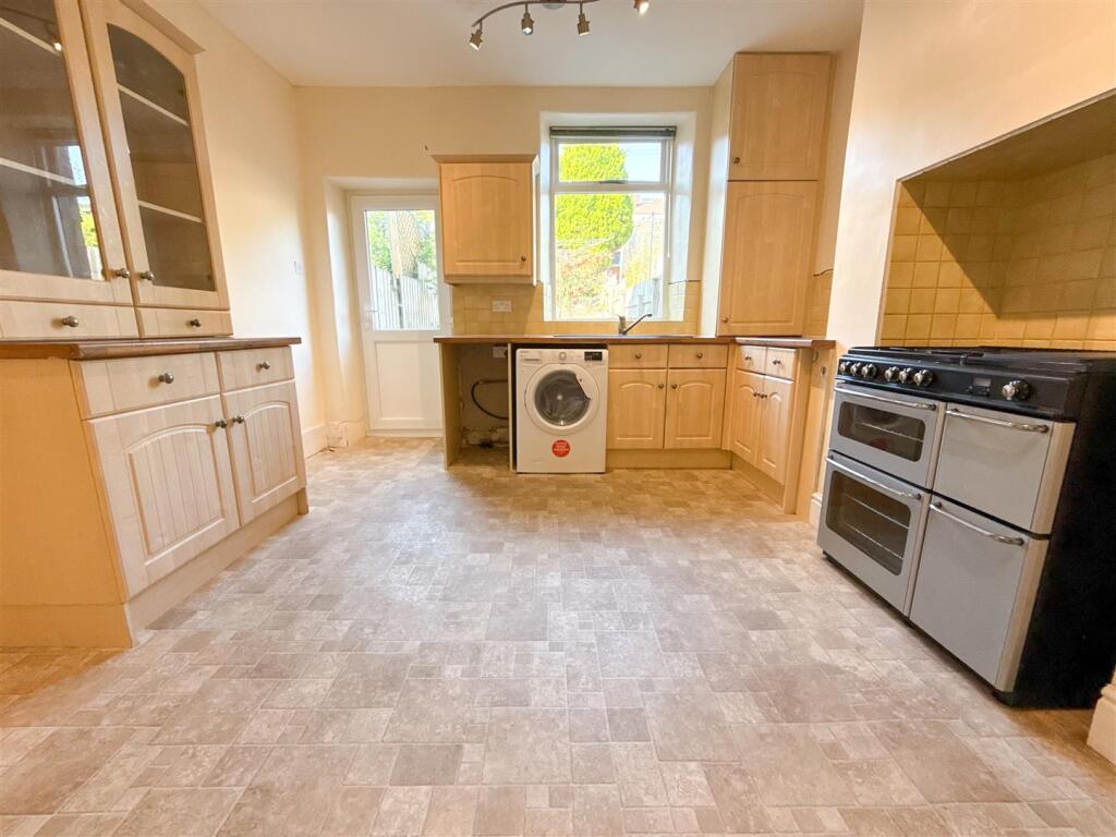KITCHEN DINING ROOM