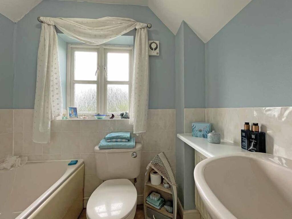 Temeraire Road 2 - Bathroom 2.jpg