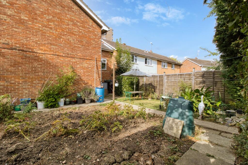 Garden - EweMove Swindon South