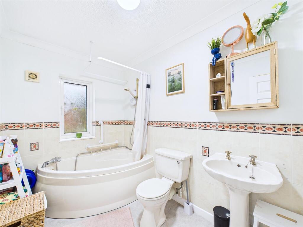 15 - 4 bedroom chalet bungalow.jpg