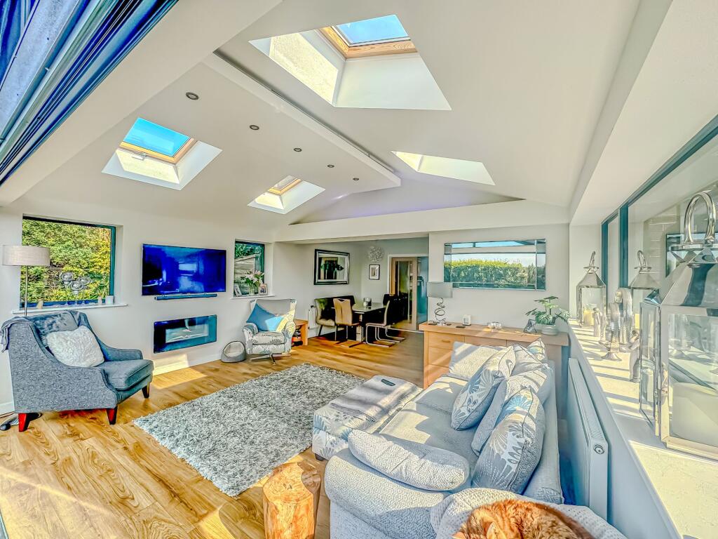 Kitchen / Diner / Living Area