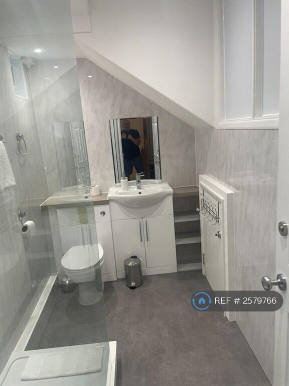 Shower Room Room 1
