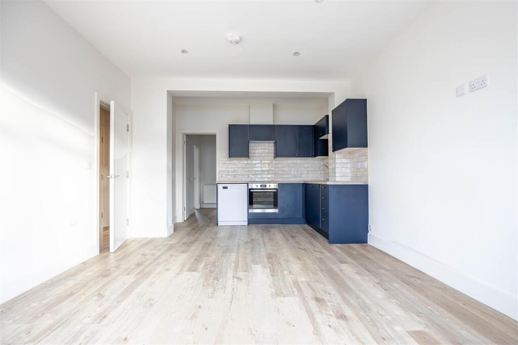 Lounge/Kitchen