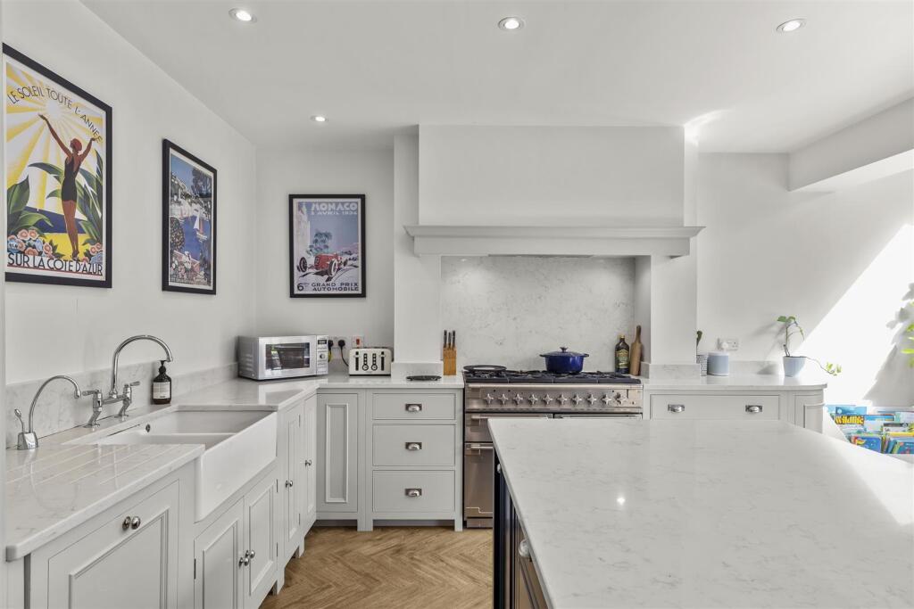 Luxurious Living &amp; Dining Kitchen