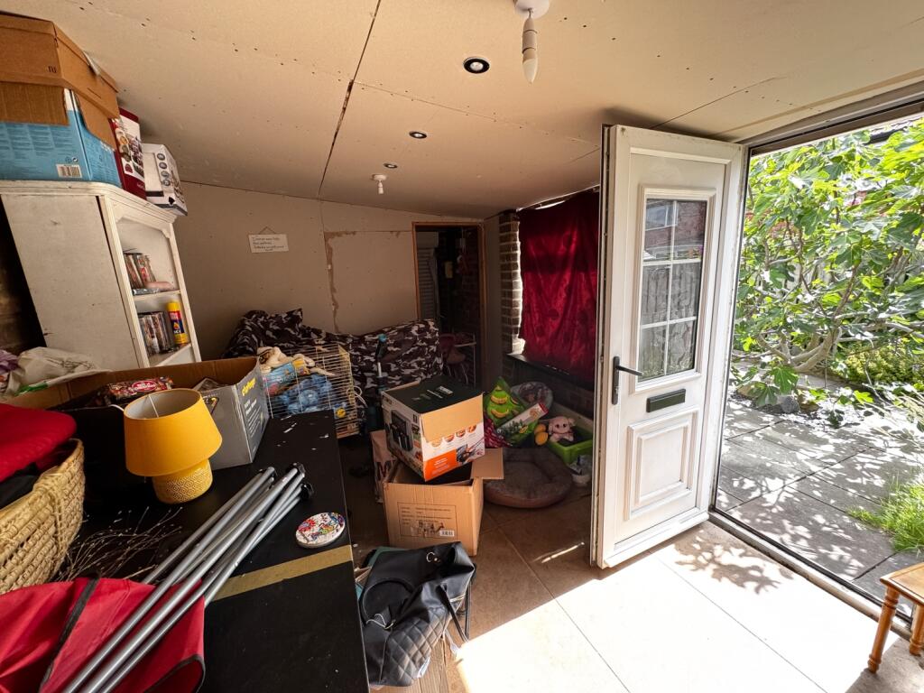 Fabian Road EweMove-15