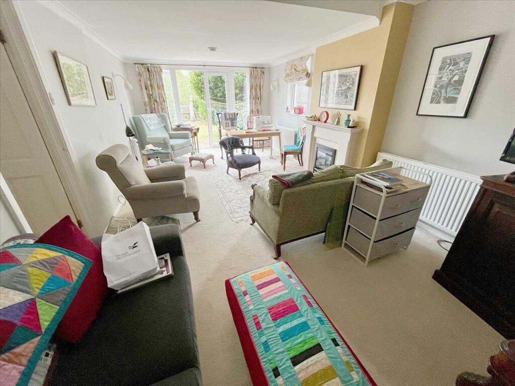 LOUNGE/DINING ROOM