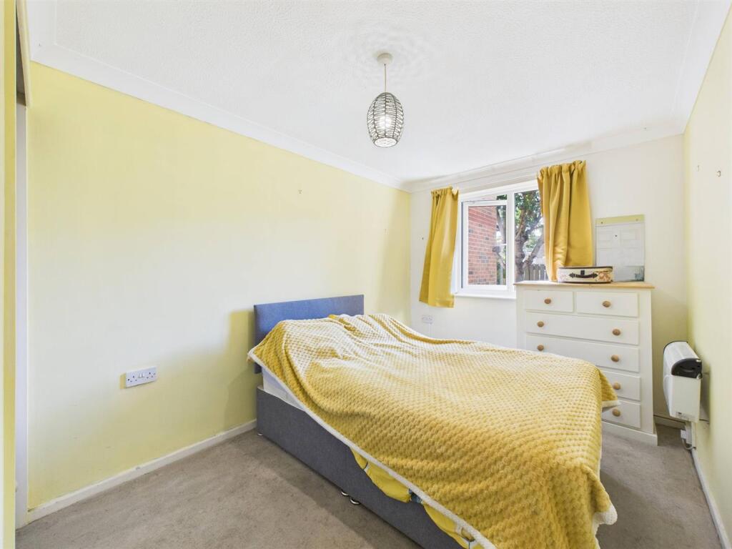 Bedroom: