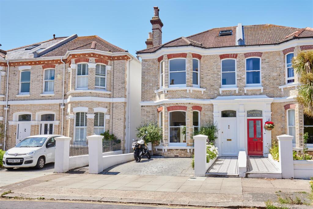 Walsingham Road_26.6.25_002.jpg