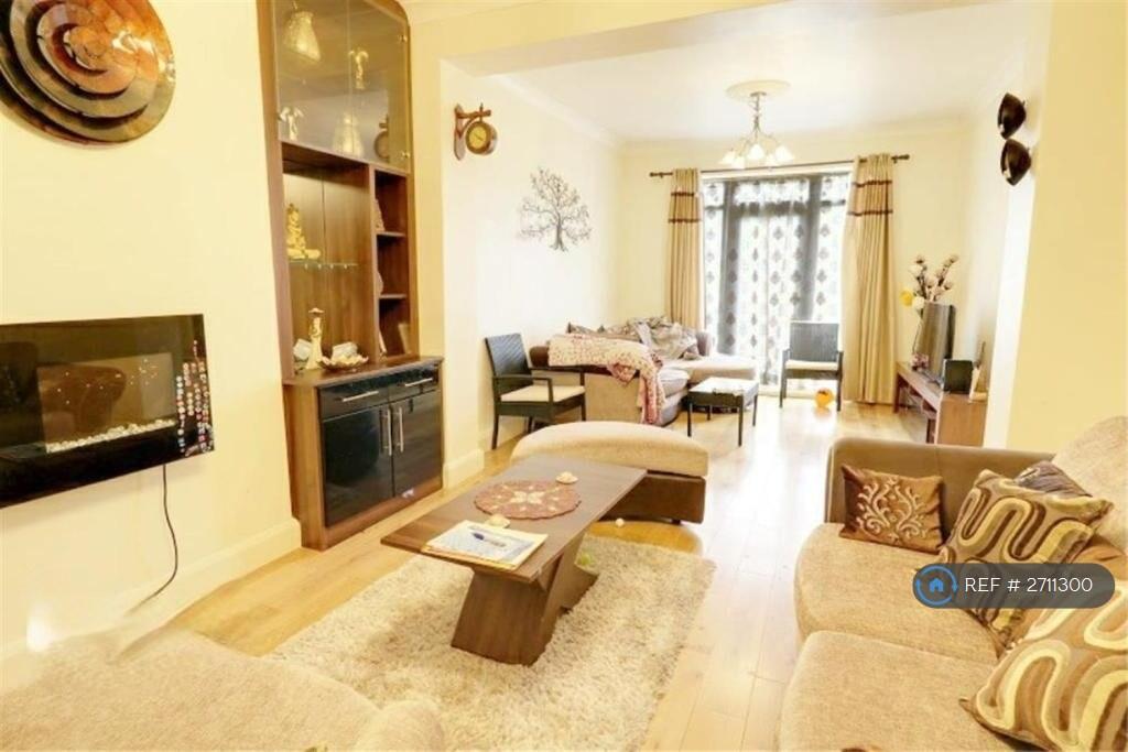 Melbourne Gardens, Romford, RM6