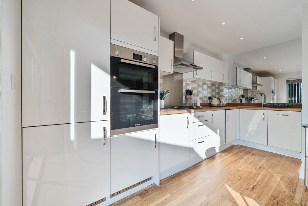 Kitchen / Breakfast Room