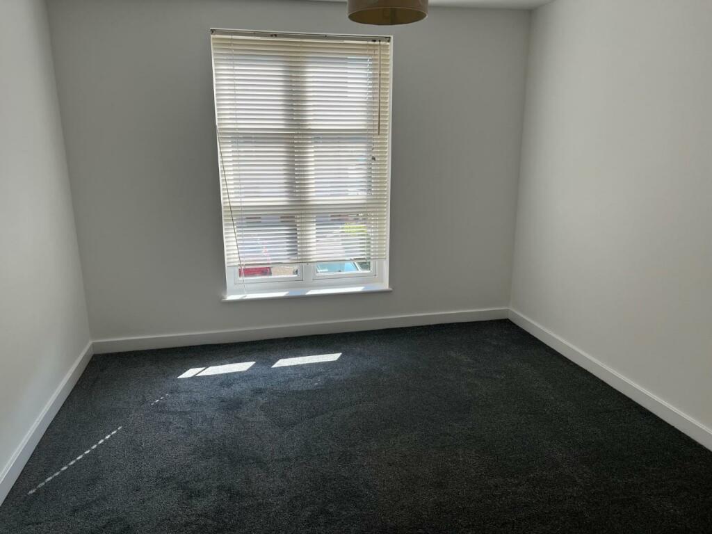 127 Caroline Way bed 4.jpg