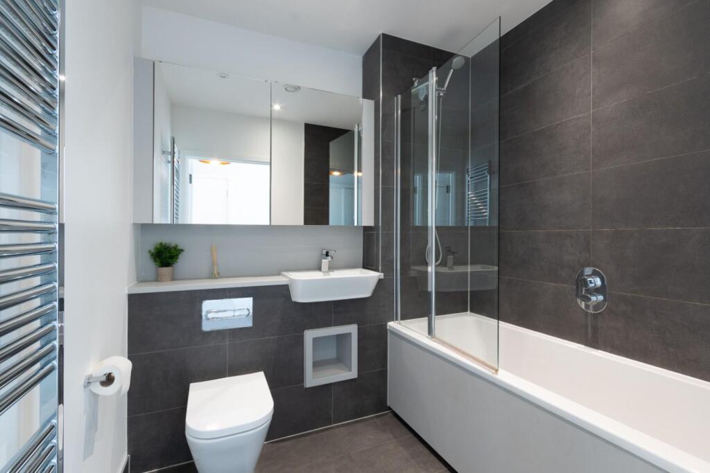 F12 5 Selbourne Avenue Ph13.jpg