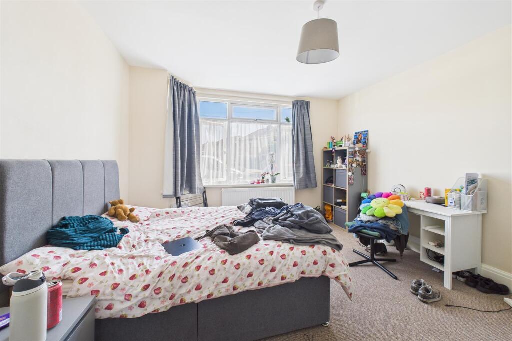 46 Frome Valley Road, Frenchay, Bristol BS16 1HE |