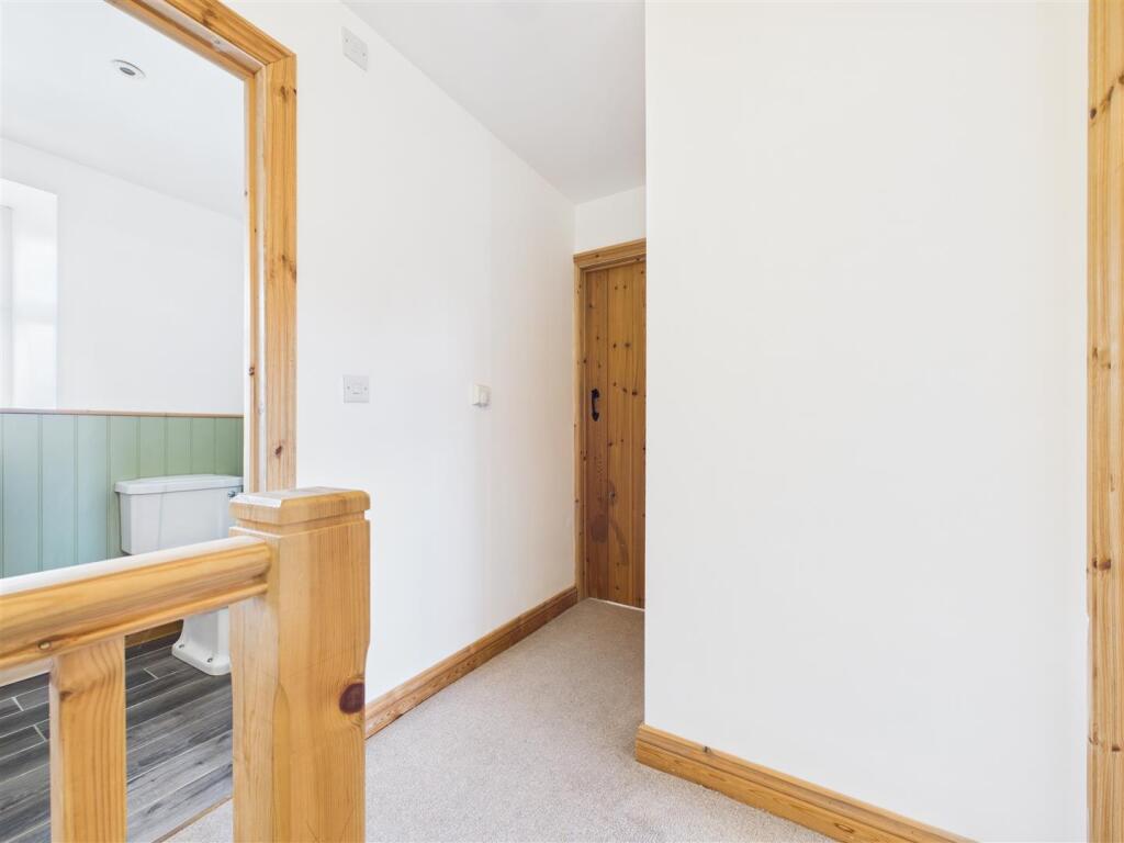 FIRST FLOOR LANDING