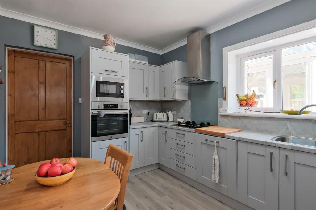 044-3 Station Place, Law ML8 5LR.jpg