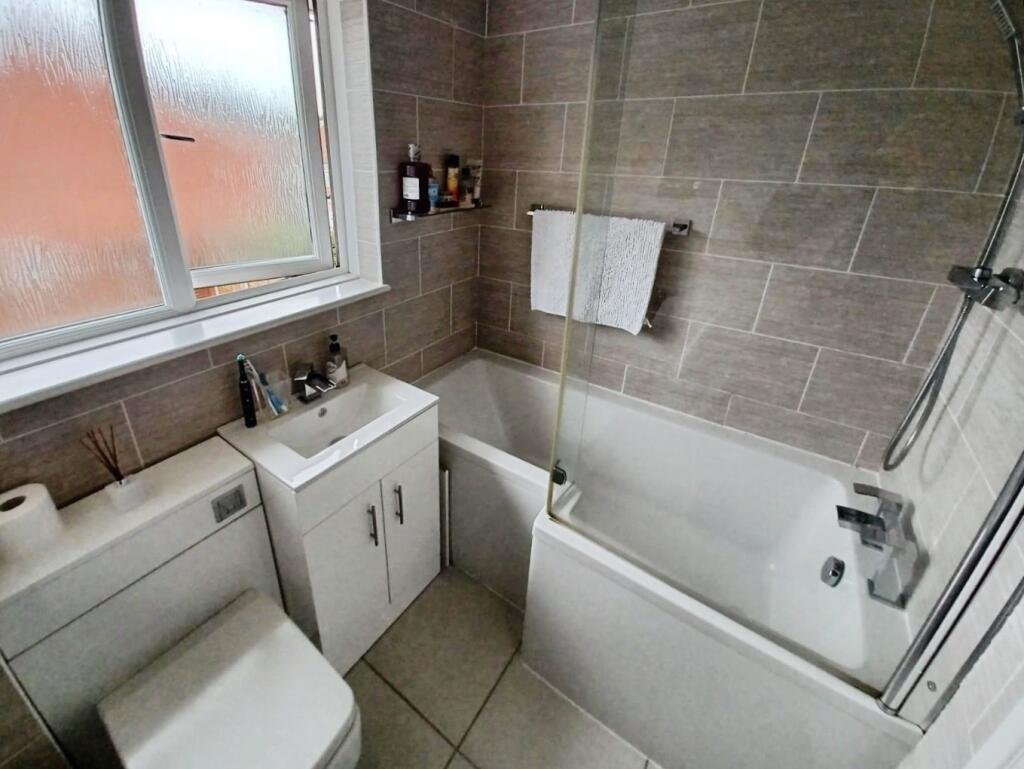 pbox-bathroom-342599.jpg