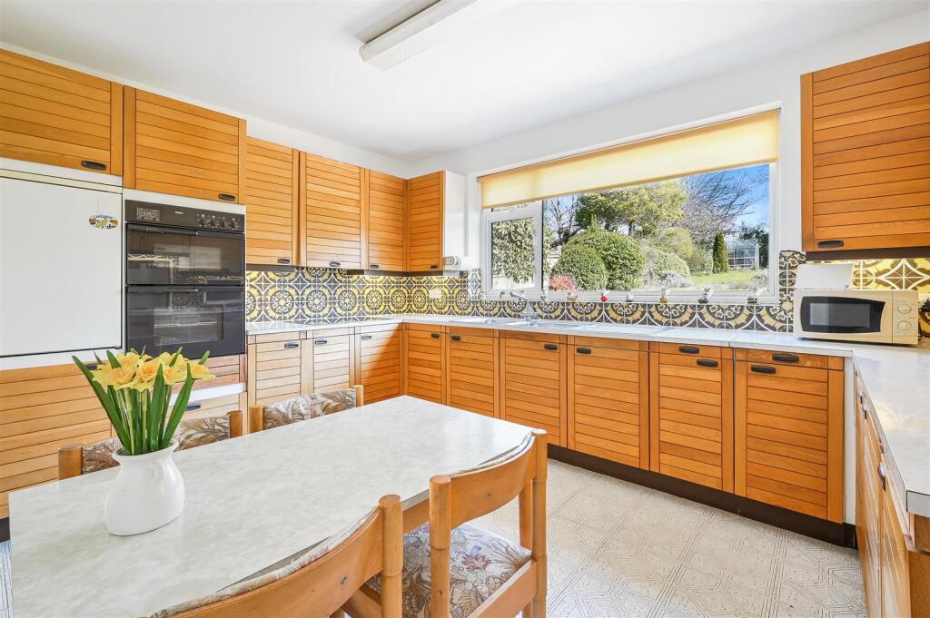 LONGDOWN LANE, 49A (15).jpg