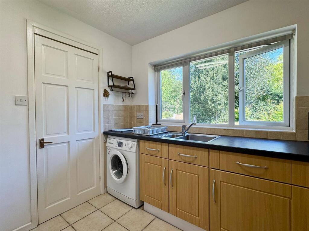 Kitchen 3.jpg