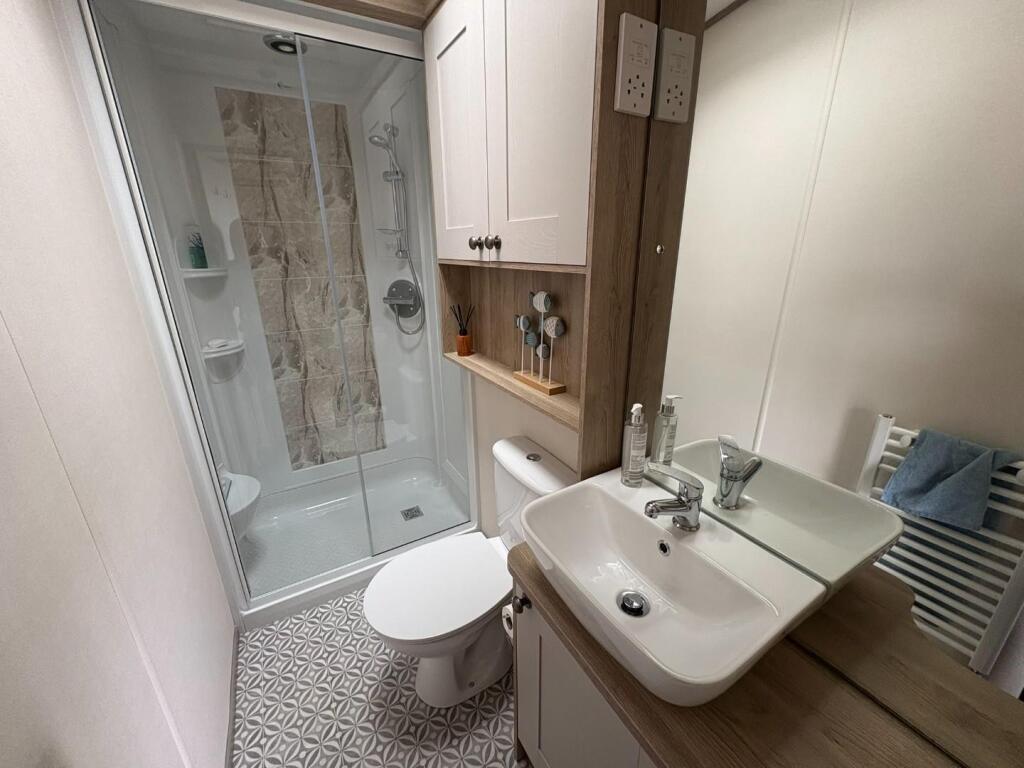 Bathroom.JPEG