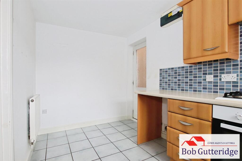 FITTED KITCHEN/BREAKFAST RM