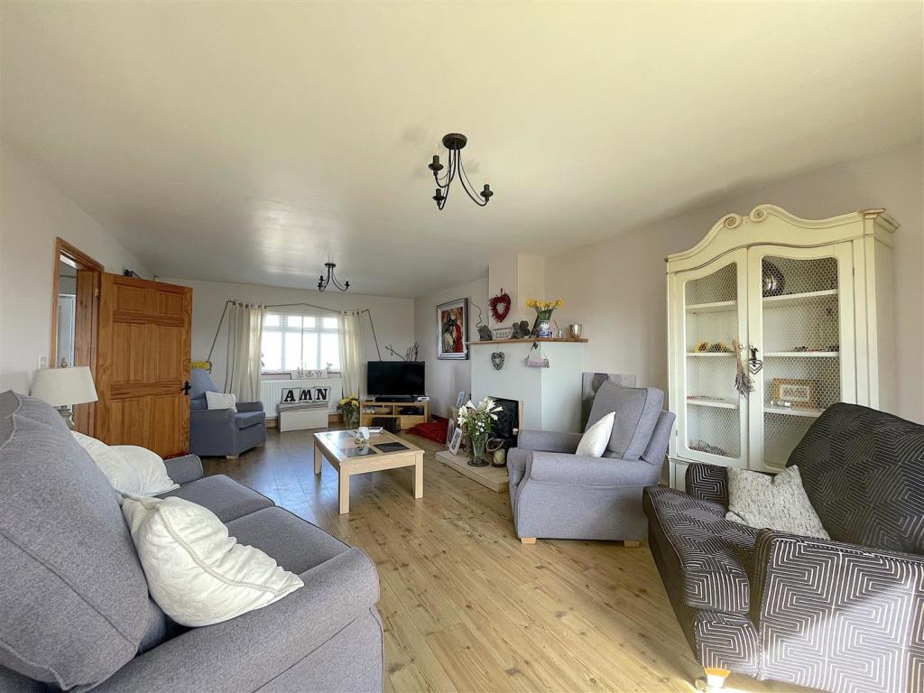 Living Room (2).jpeg