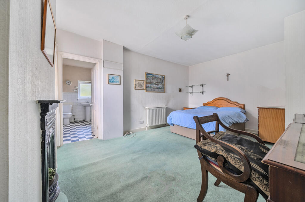 1299016-6-6836d99...