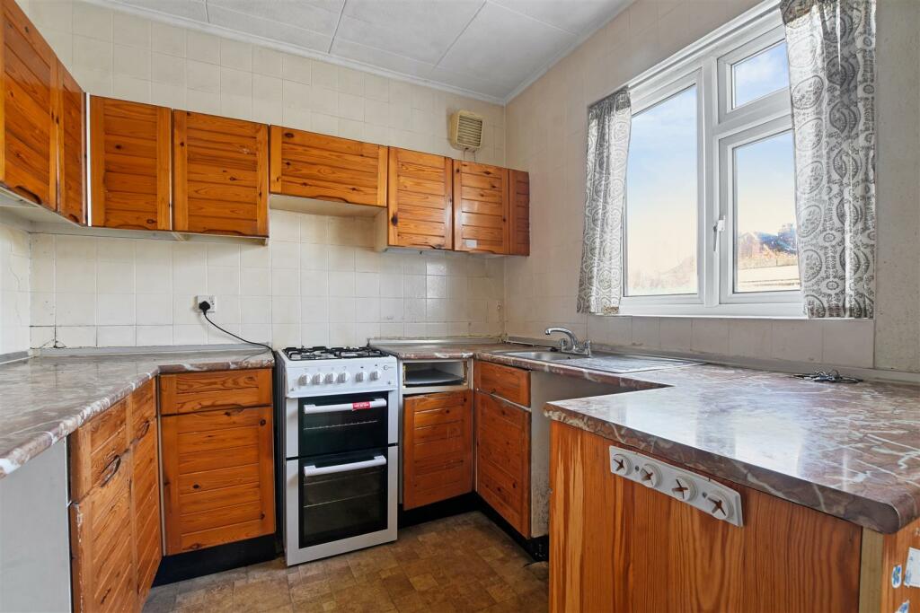 09-3e84GCWT - 208 Portland Crescent - Diner 4 -Ori