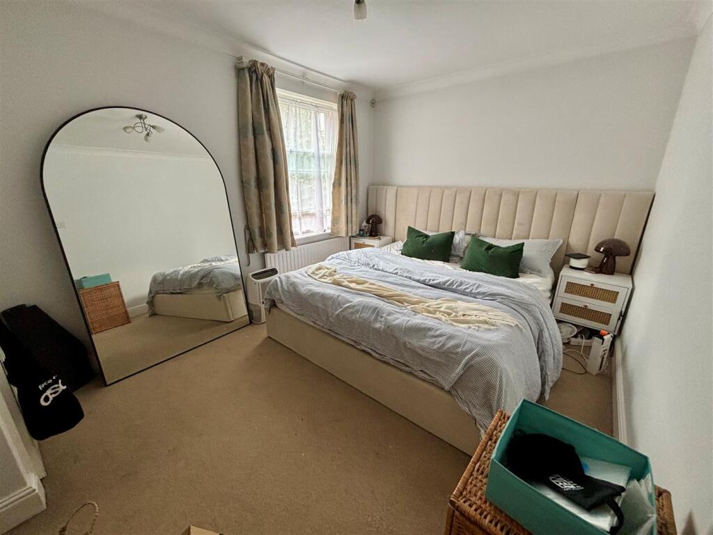 bed 1.jpg